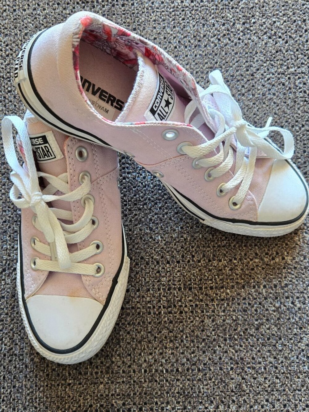 Converse tennis shoes